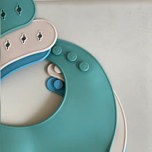 Φόρτωση εικόνας στο εργαλείο προβολής Συλλογής, Σαλιάρα Σιλικόνης Forest green