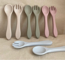 Φόρτωση εικόνας στο εργαλείο προβολής Συλλογής, Κουτάλι + Πηρούνι Σιλικόνης Light pink
