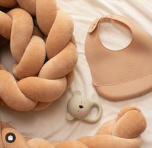 Φόρτωση εικόνας στο εργαλείο προβολής Συλλογής, Προστατευτική πλεξούδα Caramel Βελούδο 200cm